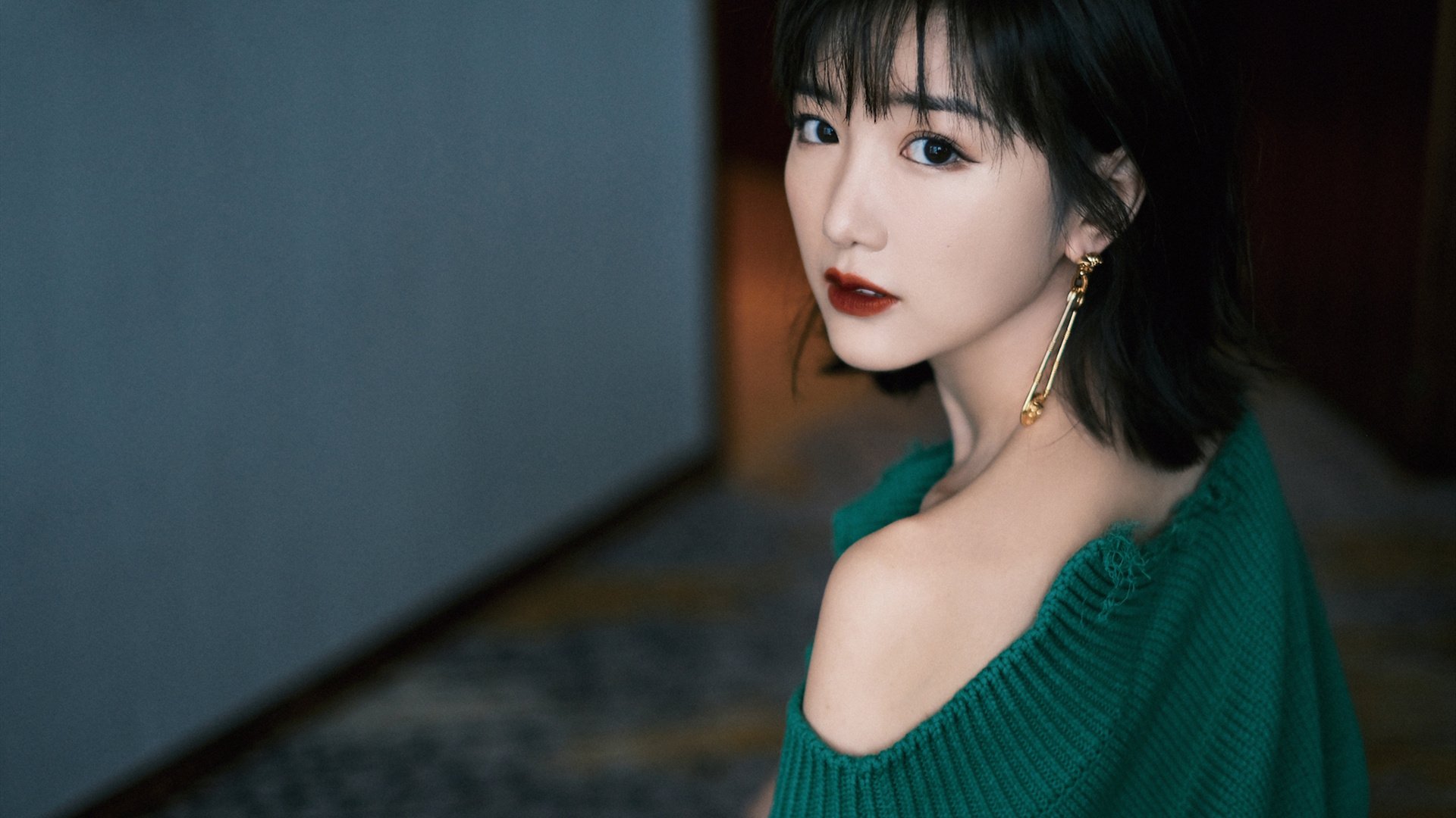 “高新体育中心：沙滩排球赛场燃起激情，顶级选手激烈对决”