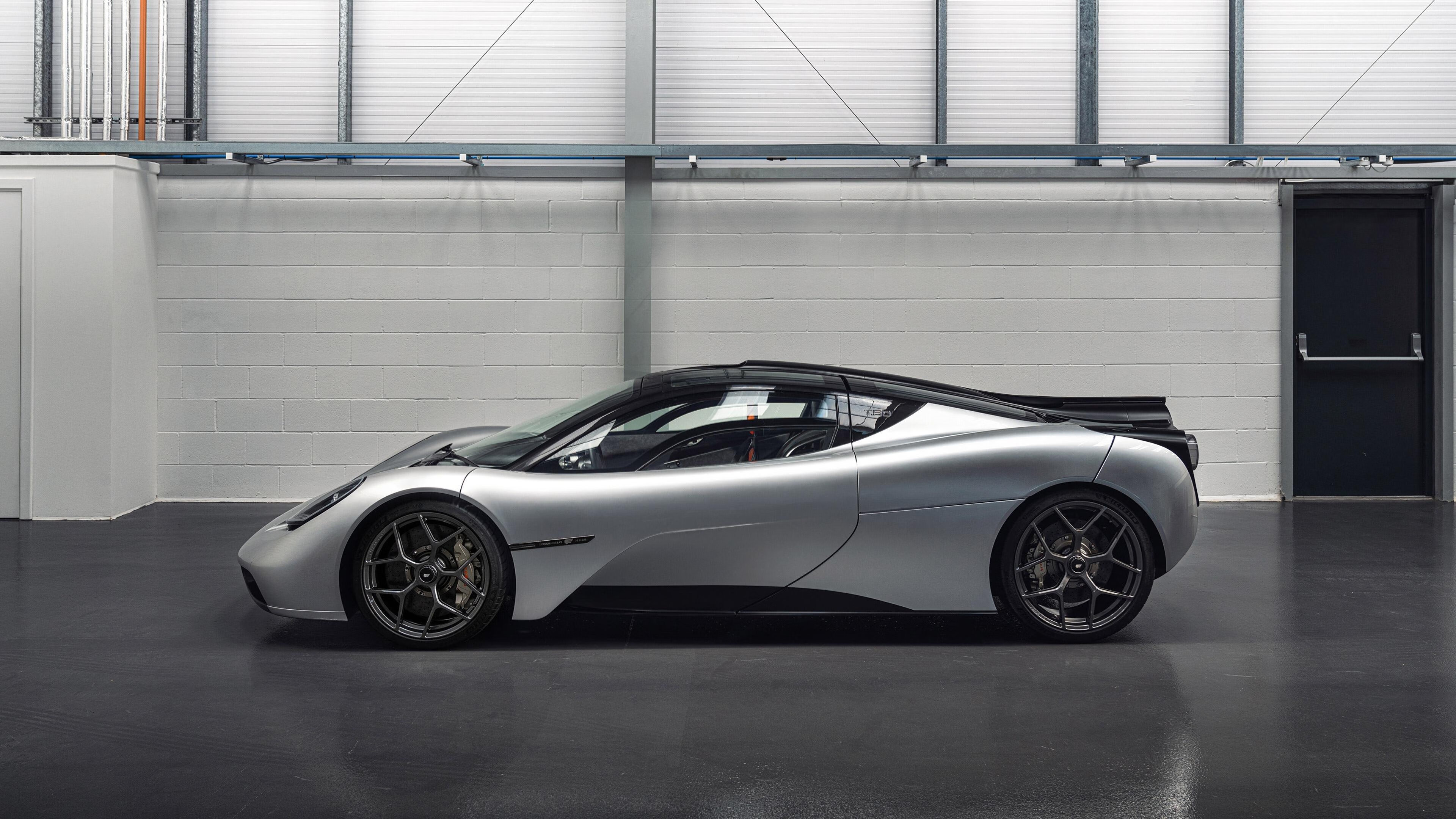 体育新闻中心发布体育记者数字工具包，体育记者连续拍下的一组照片